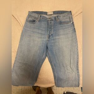 Everlane Summer Slouch jeans in a light wash.